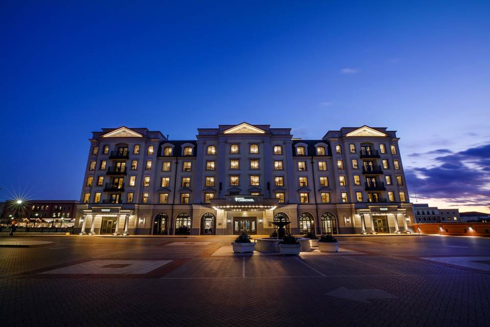 Entrance of Hotel Carmichael