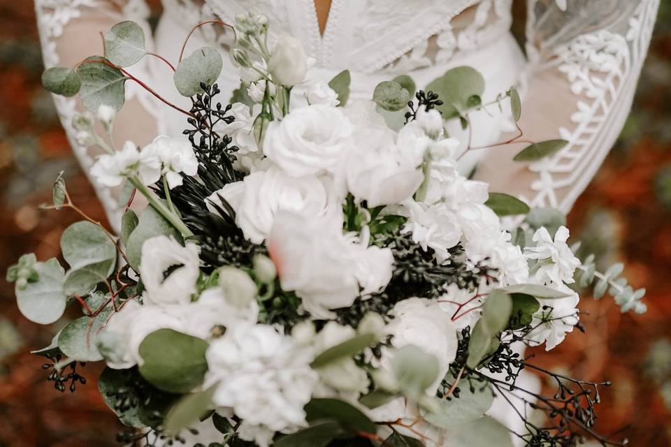 White and black bridal bouquet