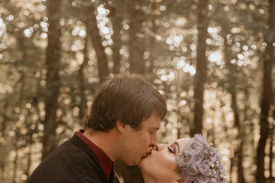 Kiss in Forest