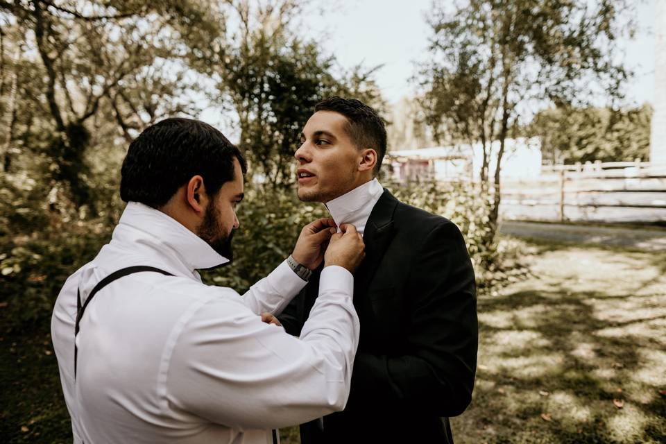 Groomsmen getting ready