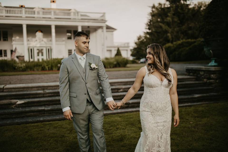 Holding hands - Wedding Photography Meaghan