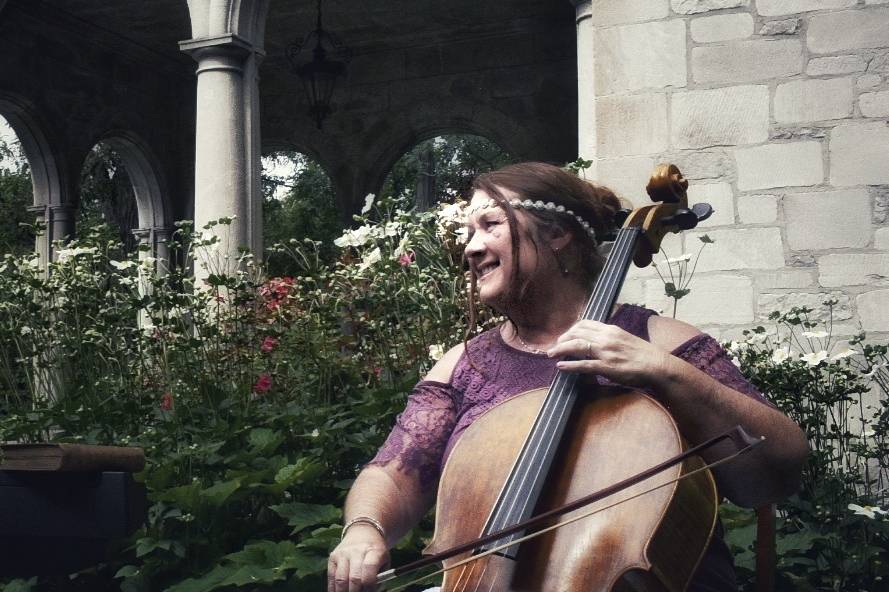 Barbara Feltkamp on Cello