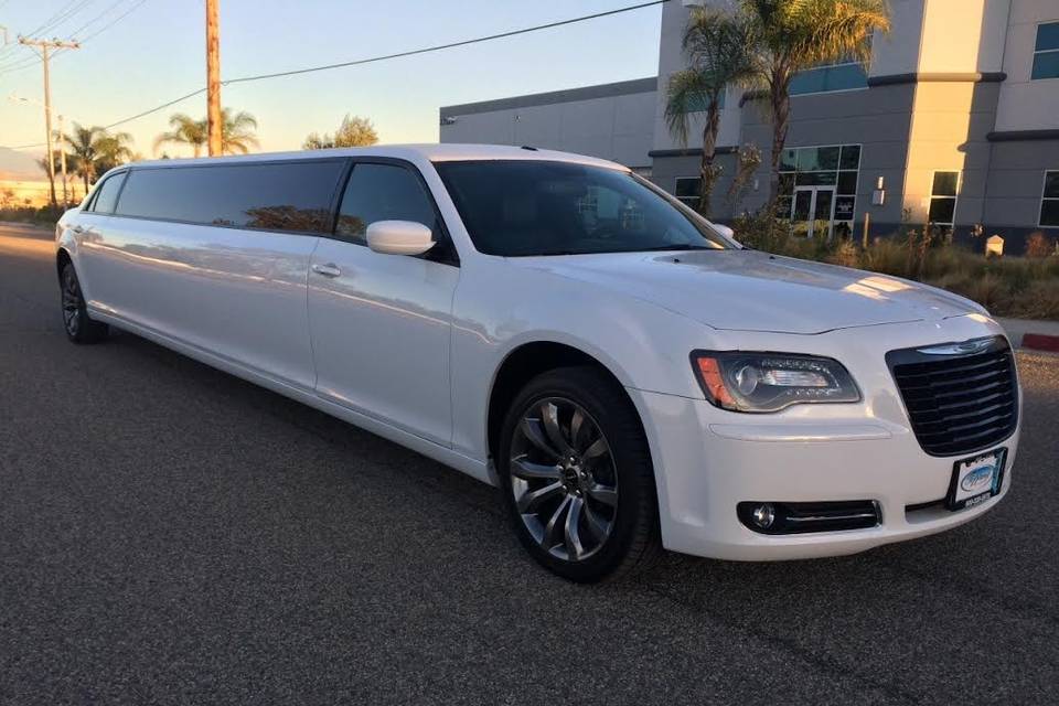 White stretc Limo