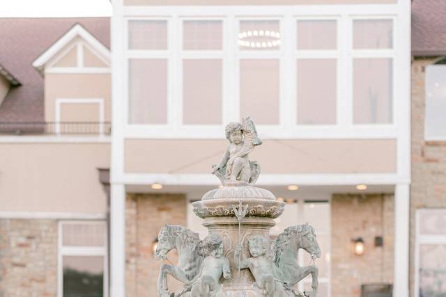Tribute fountain