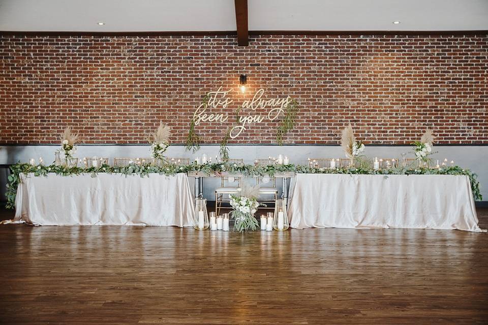 Champagne Linen (head table)