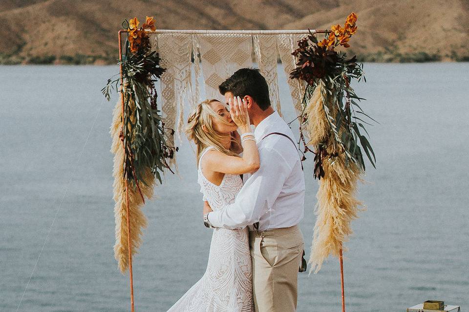 The Kiss (Photo by: Hannah Lorsch Photography)