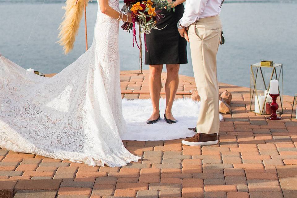 Gorgeous backdrop for a stunning couple! (Photo by: Hannah Lorsch Photography)