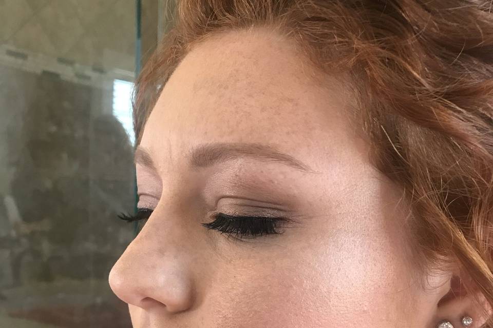 Glowy makeup look