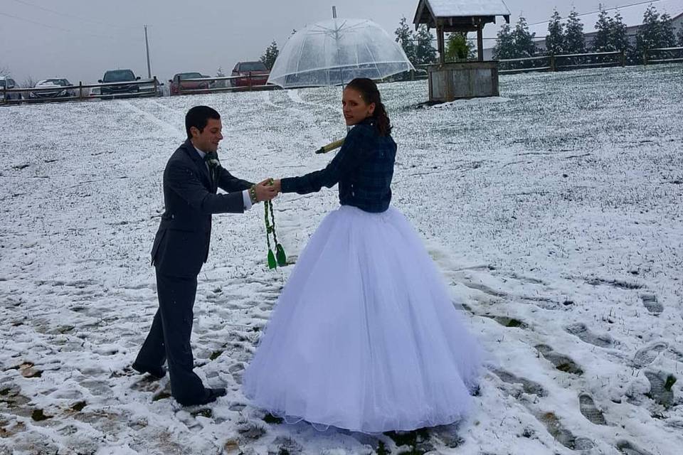 Snow weddings are beautiful