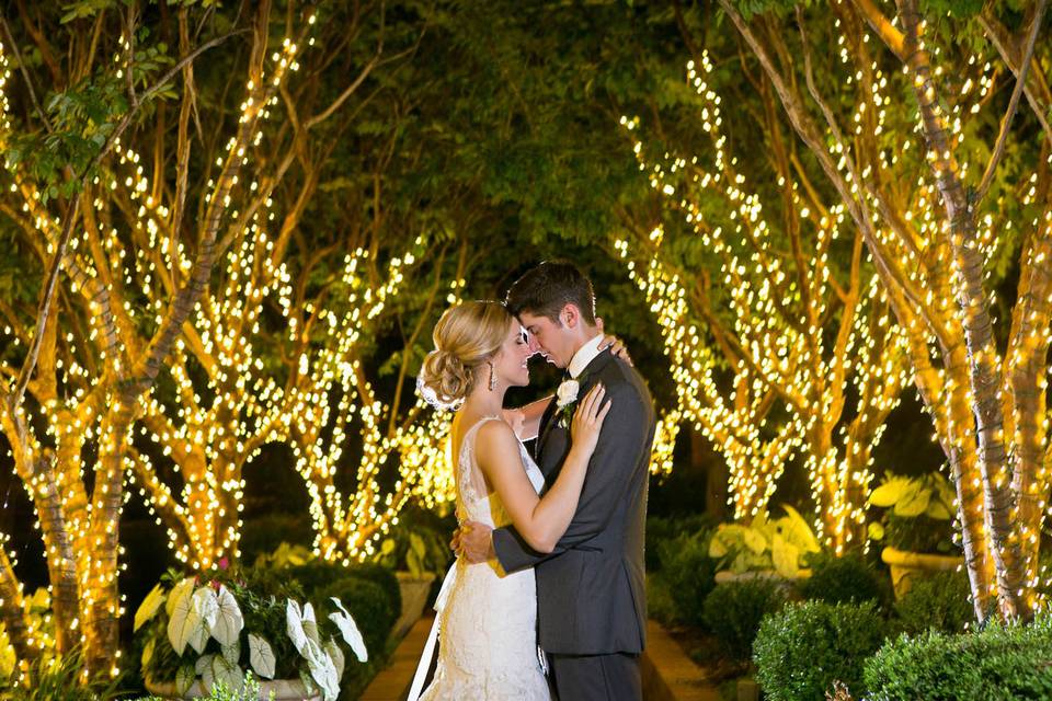 Botanical Garden Dallas Wedding by Tracy Autem & Lightly Photography