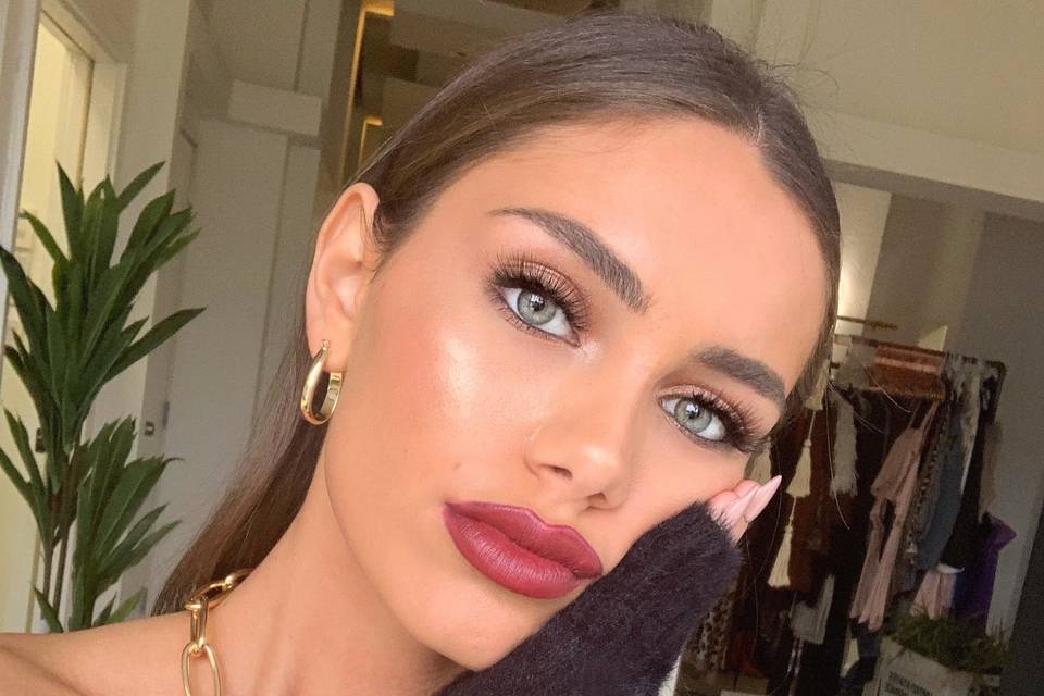 Dark lip and glowing skin