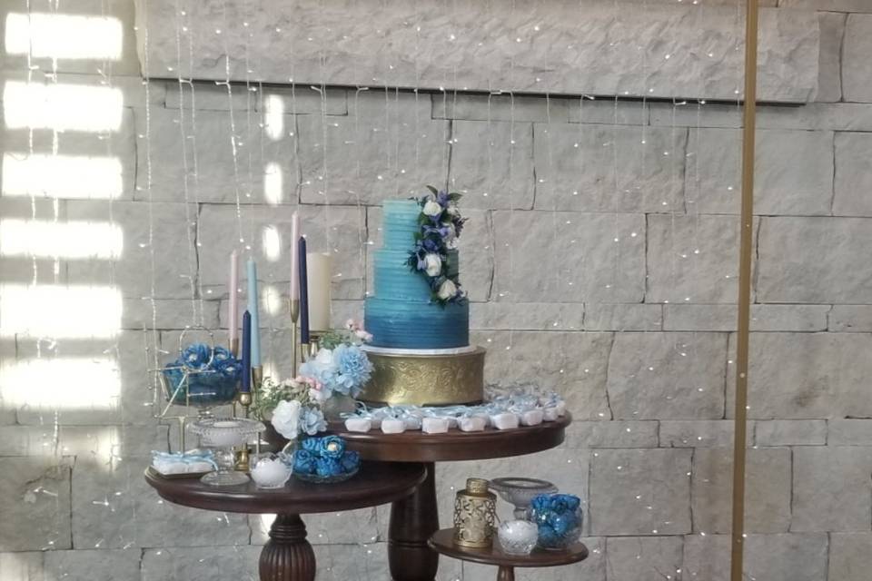 CAKE TABLE