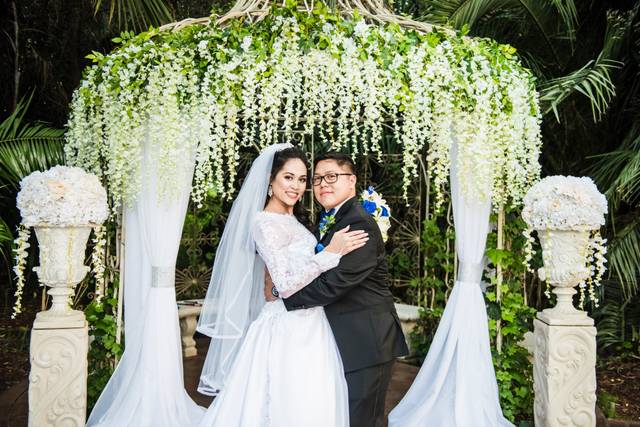 Bride & groom at the alter