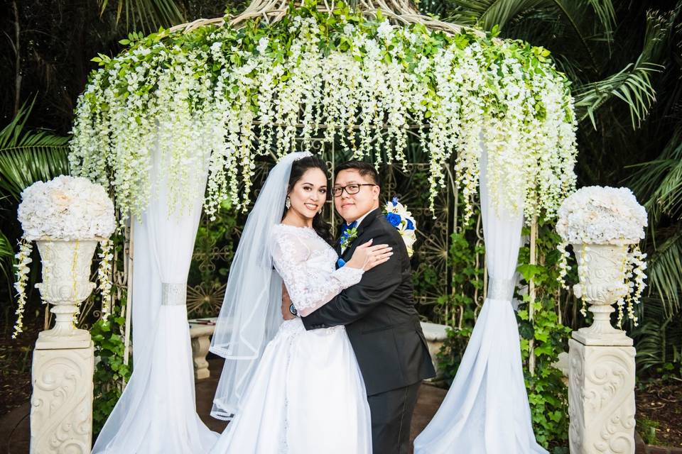 Bride & groom at the alter