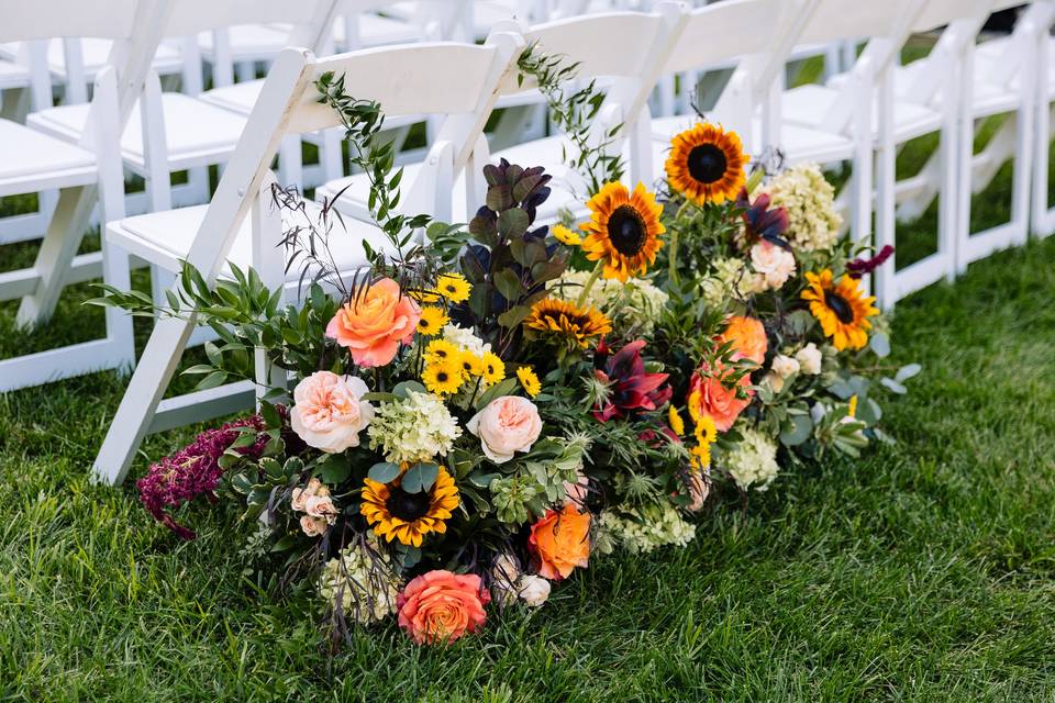 Aisle accent florals