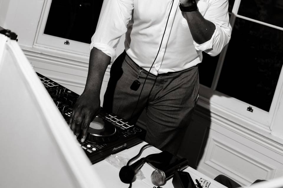 Dj Rod doing his thing!