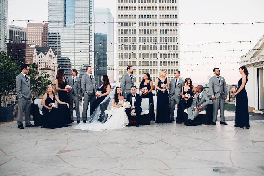 The couple with the bridesmaids and groomsmen