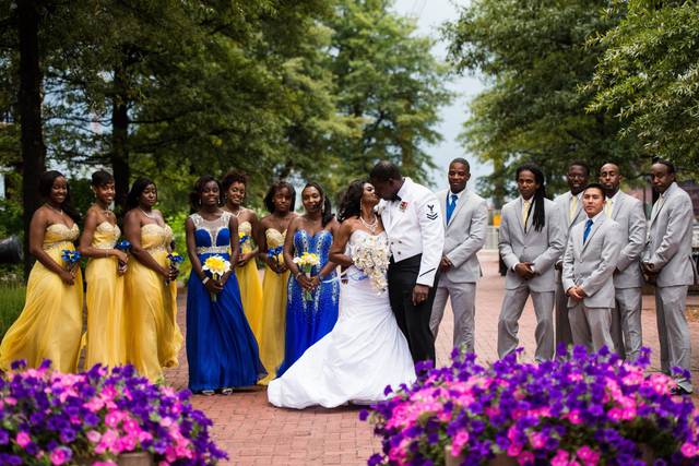 Newlyweds, bridesmaids, and groomsmen