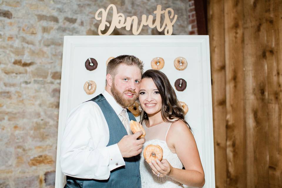 Our white donut wall & easel!