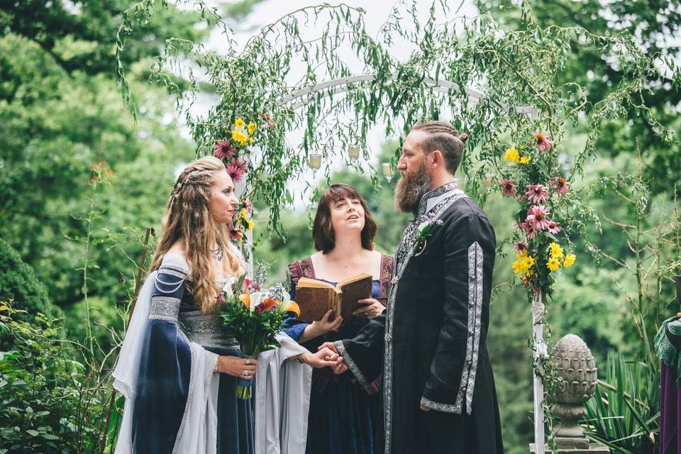 Izolda Trakhtenberg Officiant