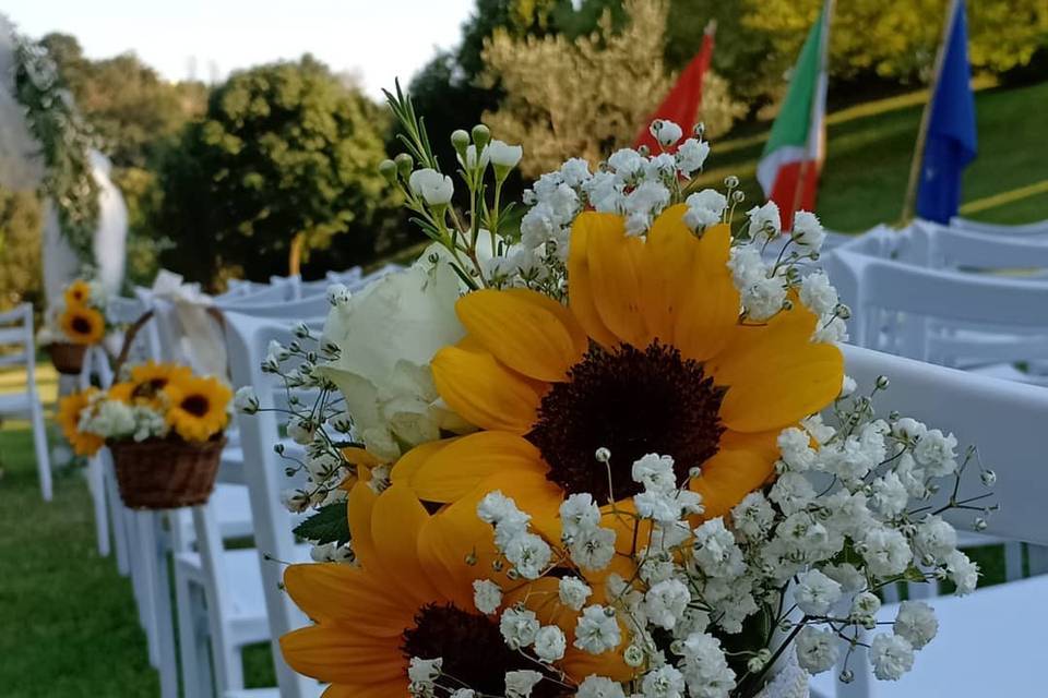 Sunflowers for country wedding