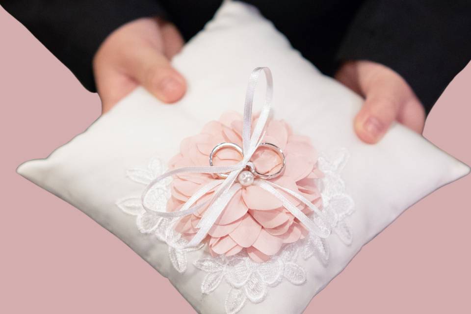 Ring pillow