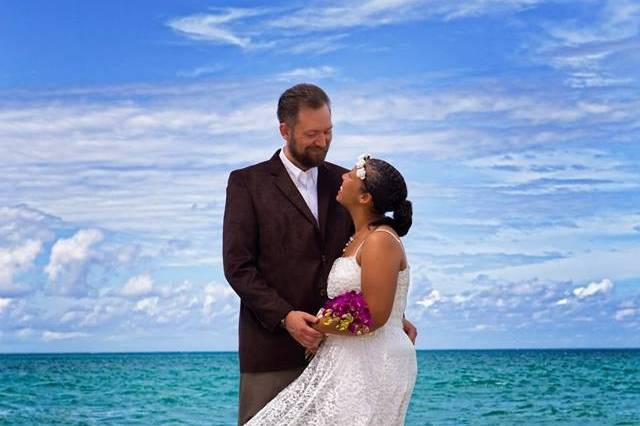 Beautiful beach wedding in Nassau, Bahamas with Lyndon Avenue Photography