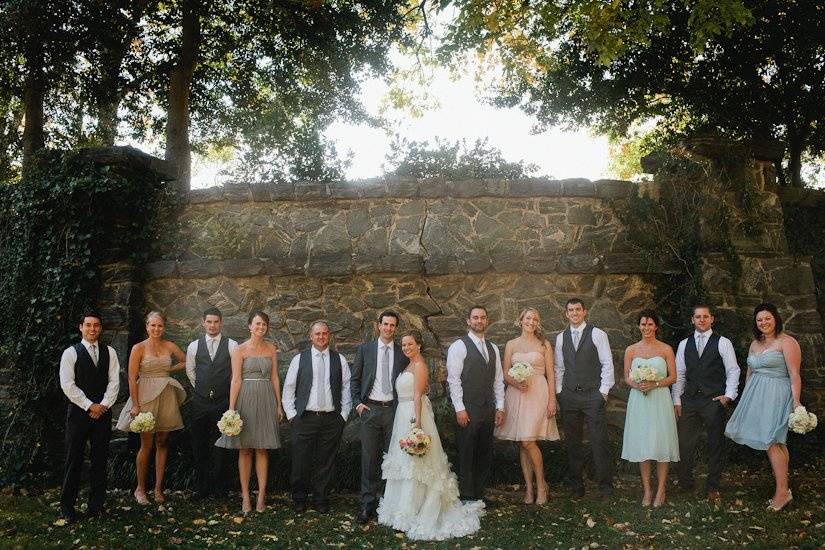 Couple with bridesmaids and groomsmen