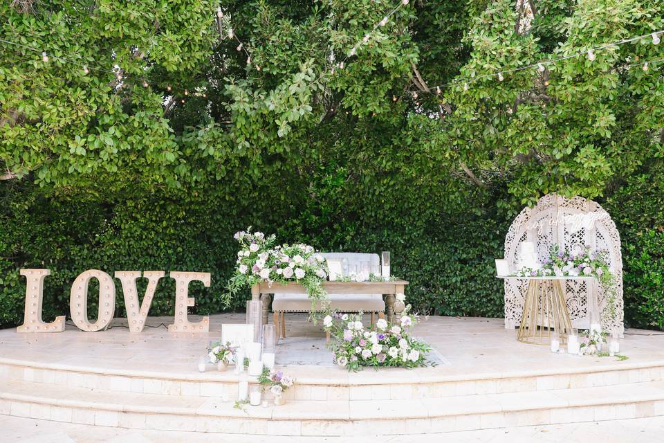 Sweetheart table & cake