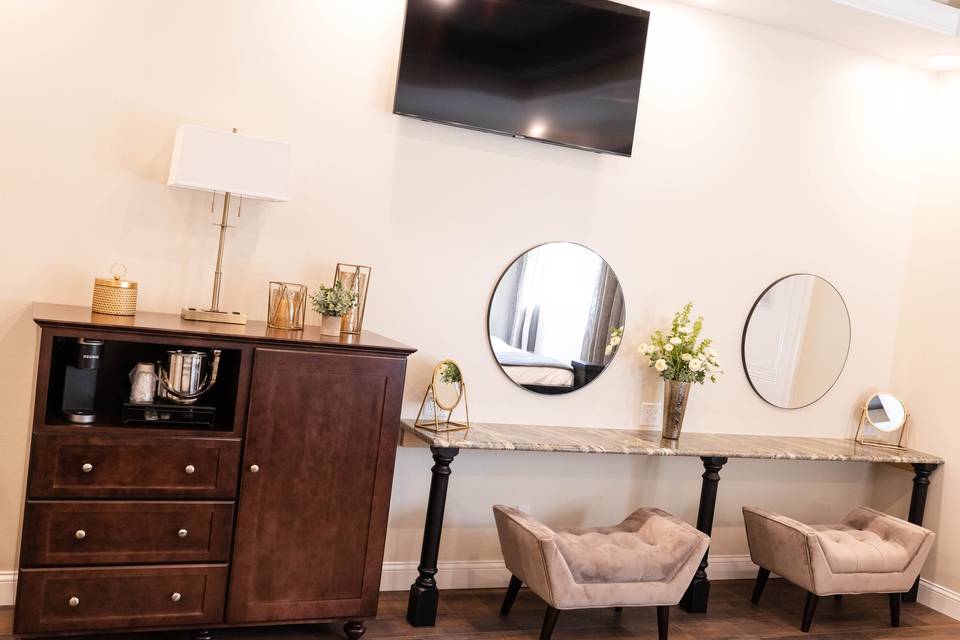 Bridal Suite: Makeup Vanity