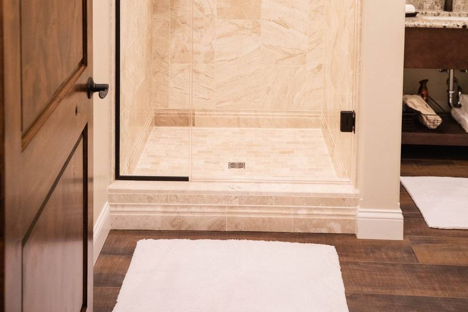 Bridal Suite: Attached Bath