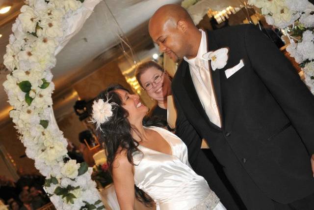 Aviva Sala - Wedding Officiant