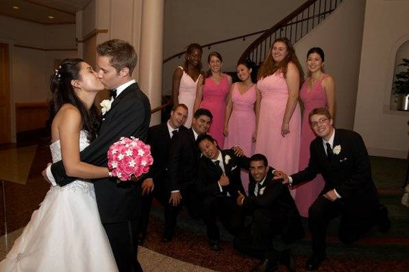 Couple with bridesmaids and groomsmen