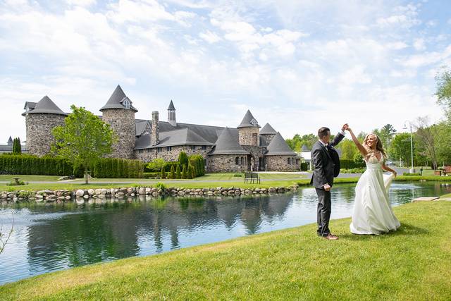 Couple dances before castle venue