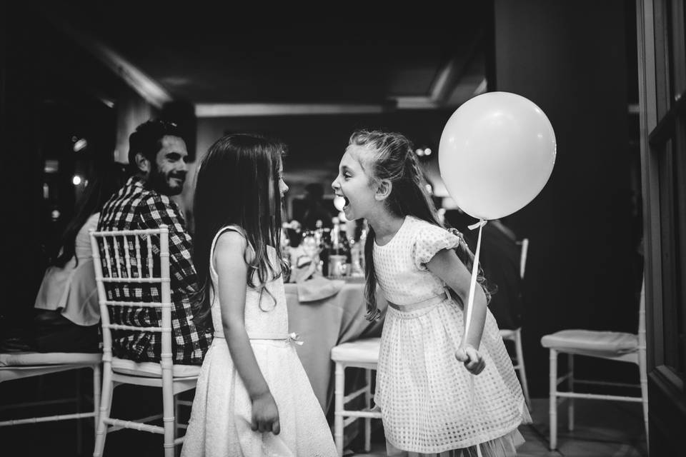 Kids and the balloon