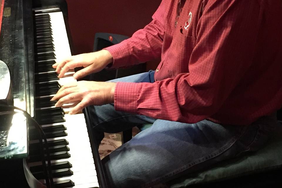 Mike Evans: Solo Pianist and Singer