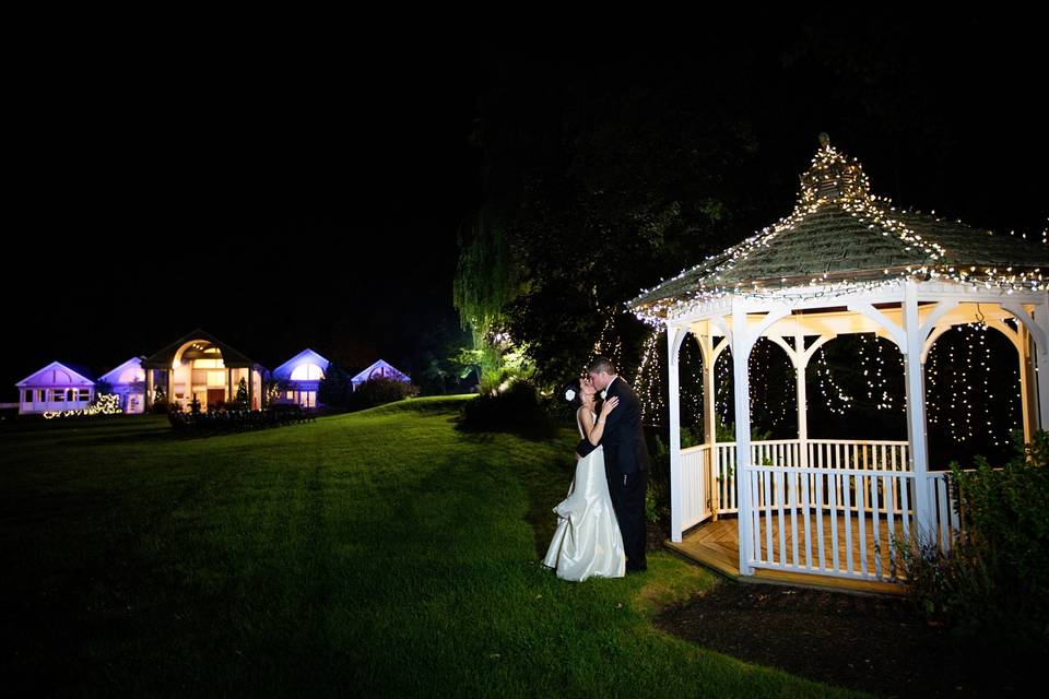 Wedding gazebo - King Vincent Storm Photography & Video