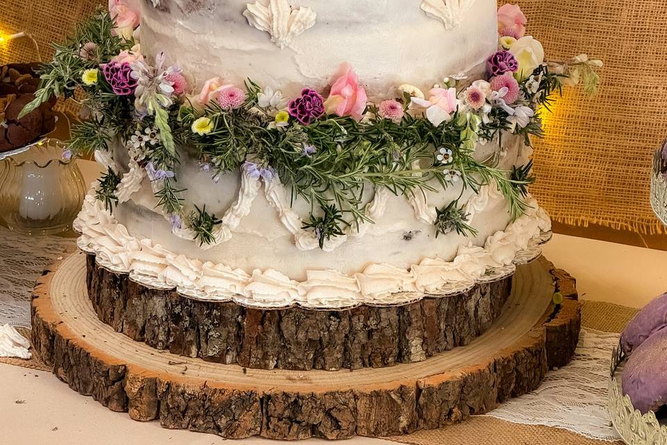 Barn wedding cake
