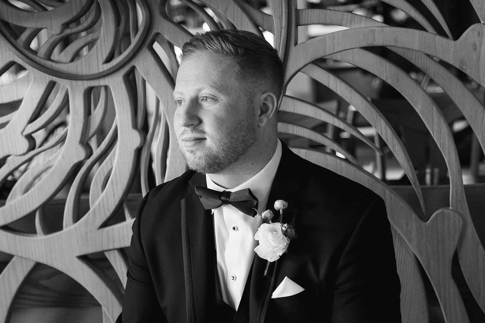 Groom portraits in Newport