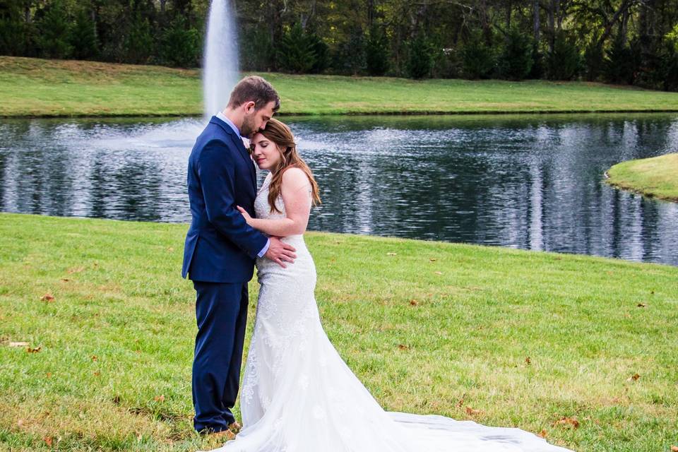 Newlyweds by a fountain