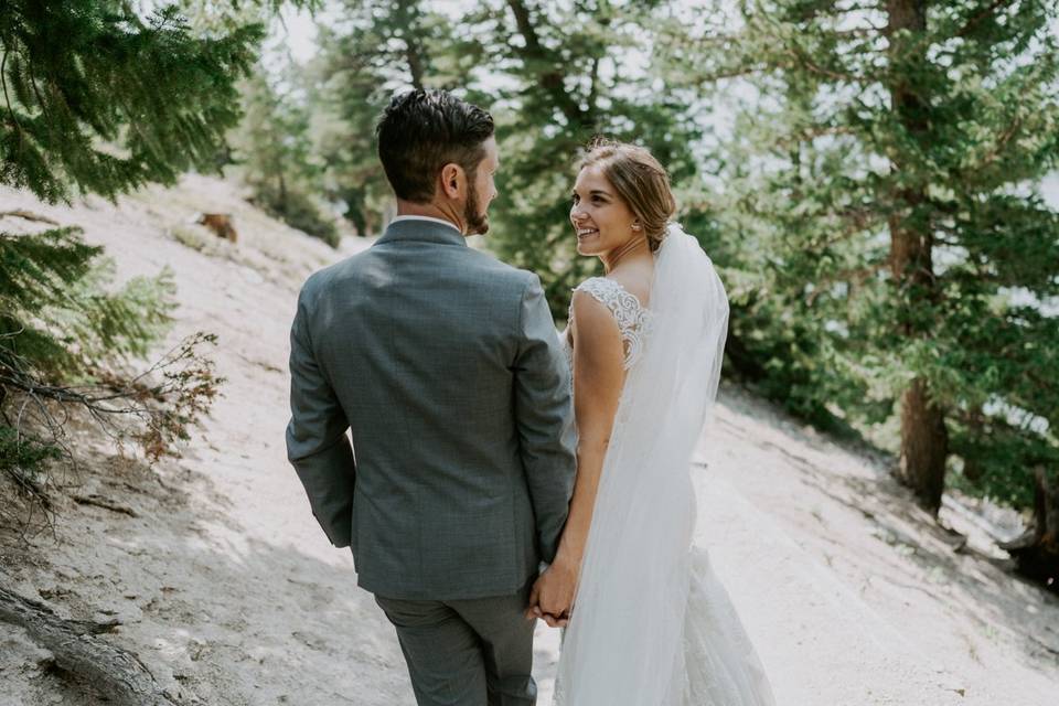 Weddedcouple walking