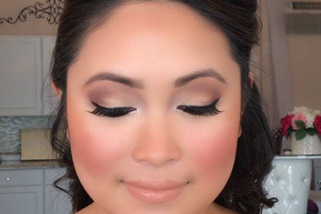 Soft smokey eye look