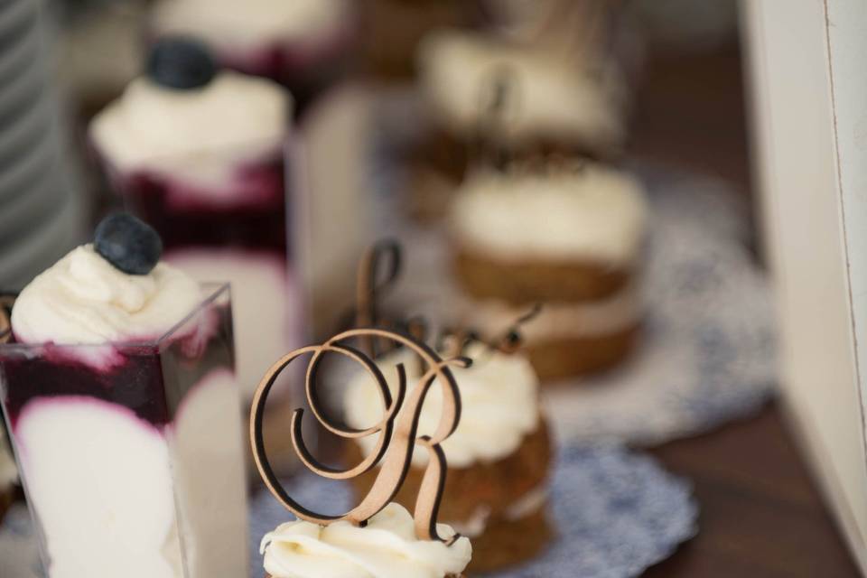 Wooden mini cake toppers