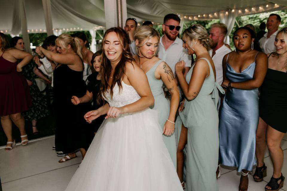 Happy Bride, Happy DJ