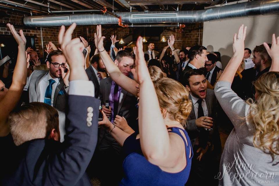 Wedding at the Loft at Dock580. Photo by Amy Peppercorn Photography.