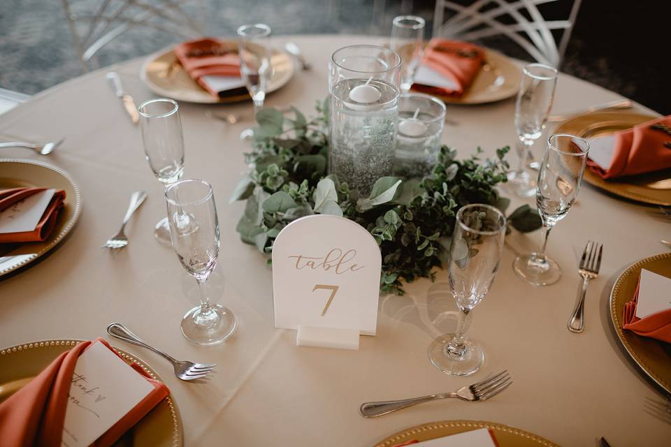 Simple & Elegant Centerpieces