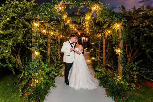 Villa Paraiso Tunnel of Love