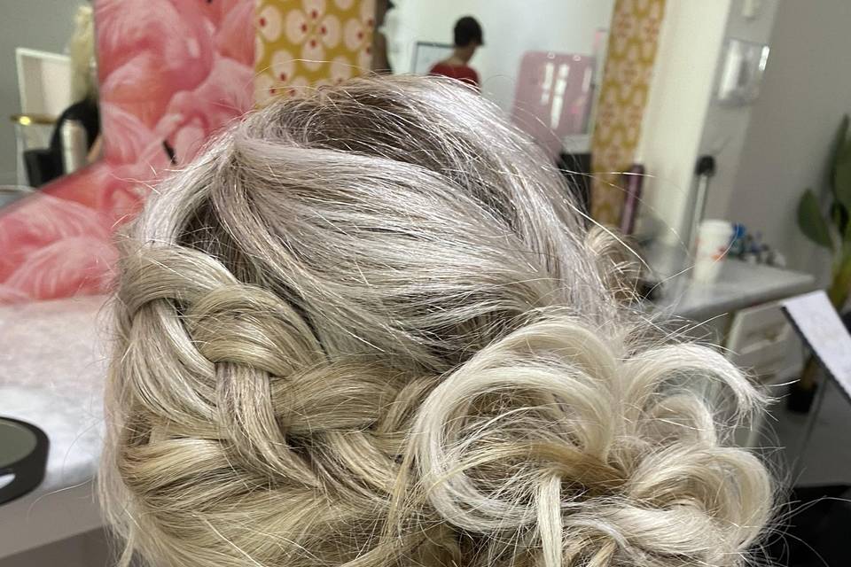 Bridal Hair https://cdn0.weddi