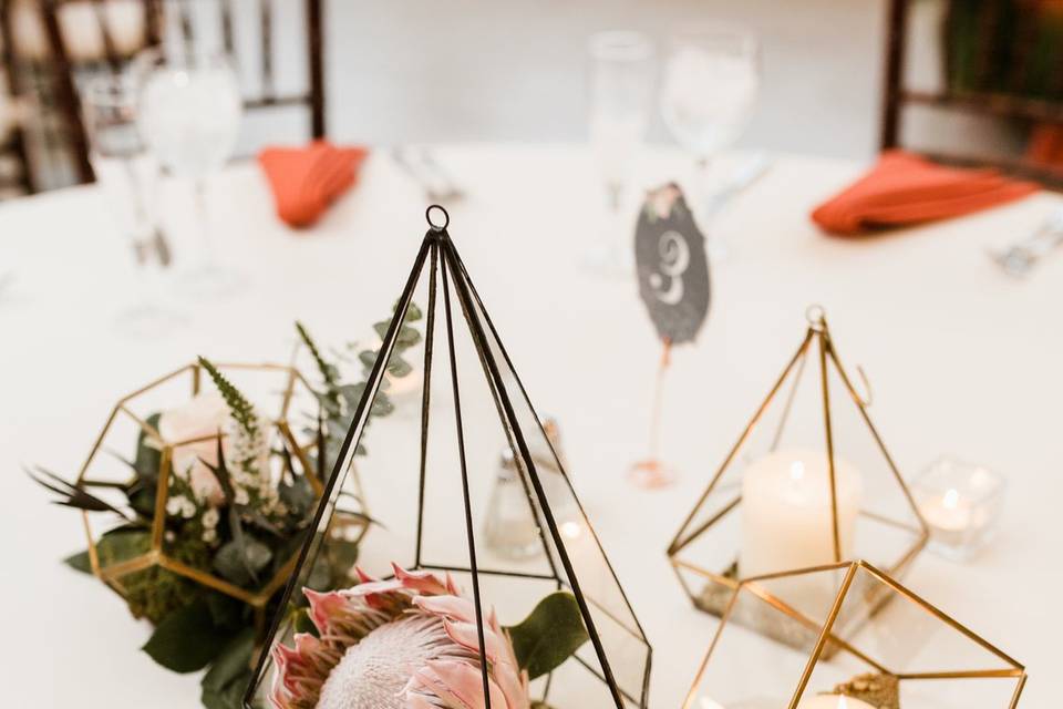 Geometric Centerpieces