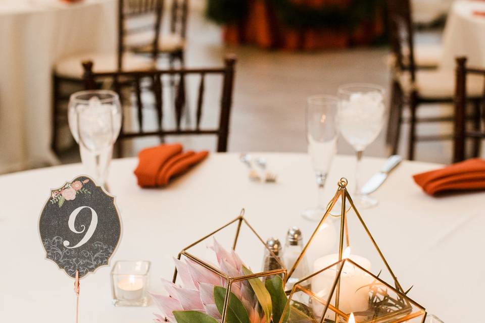 Geometric Centerpieces